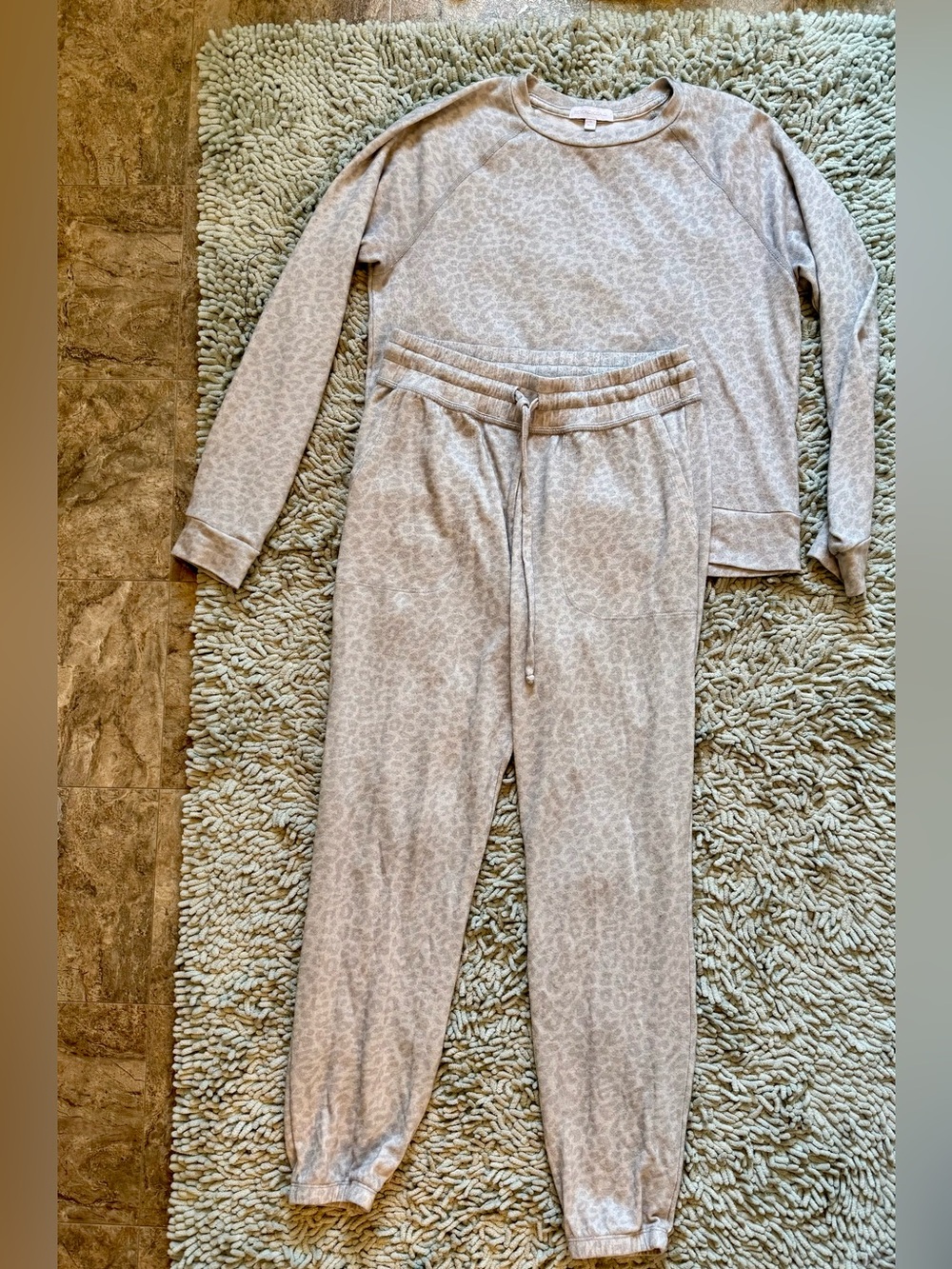 Beyond Yoga Cozy Grey Taupe Leopard Print Sweatshirt & Jogger Set Small